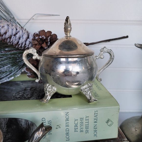 Elegant Silver Tea Set with Leaf Tray - Picture 4 of 6